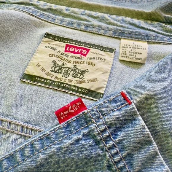 Levi’s •  Vintage Denim Red Tab Shirt • Light Blue • Large - Picture 9 of 17